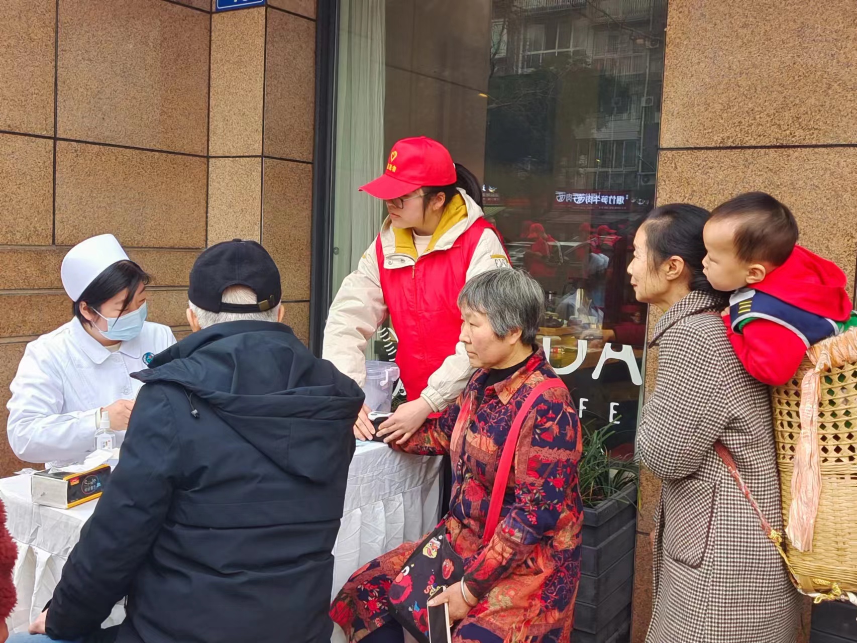 西南医科大学：雷锋精神我传承，青春绽放新时代 (3).jpg